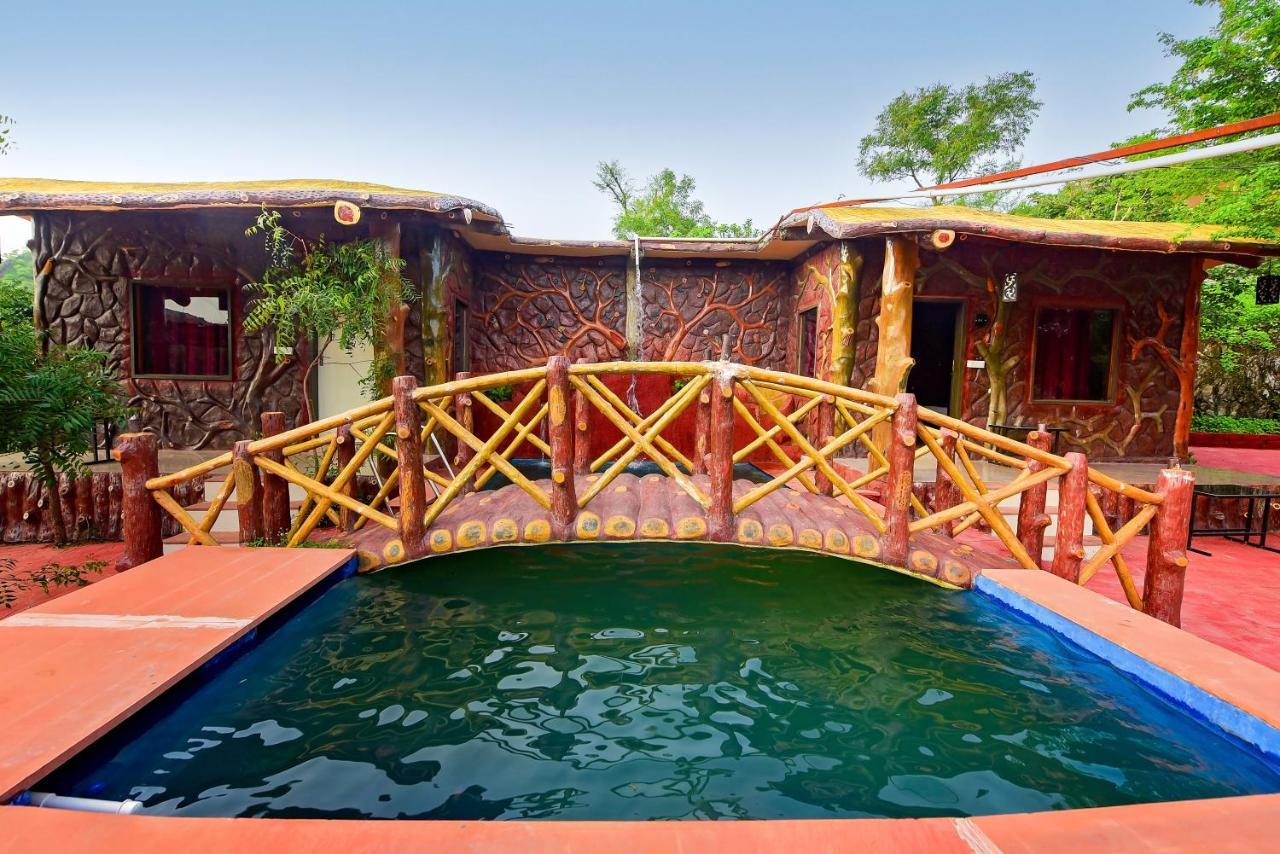 CZAR Palace Resort, Udaipur Guman Extérieur photo
