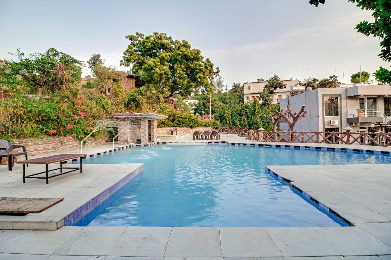 CZAR Palace Resort, Udaipur Guman Extérieur photo