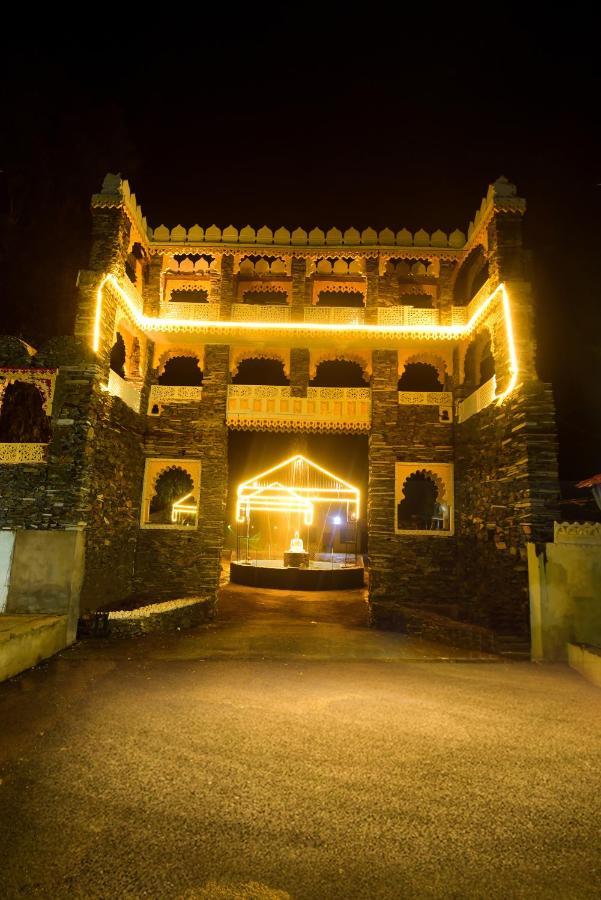 CZAR Palace Resort, Udaipur Guman Extérieur photo