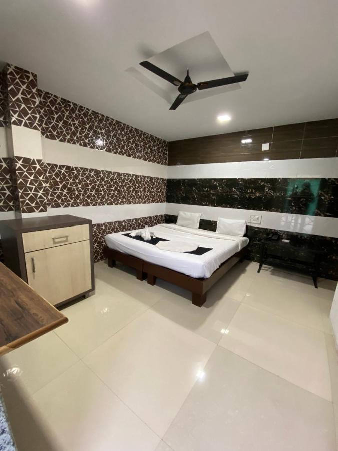 CZAR Palace Resort, Udaipur Guman Extérieur photo